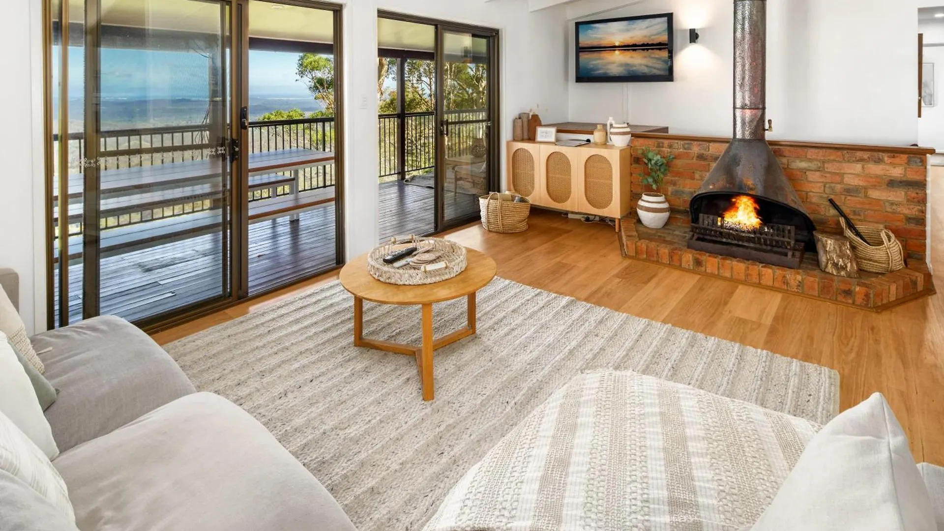 Montville Retreat With Hinterland & Coastal Views